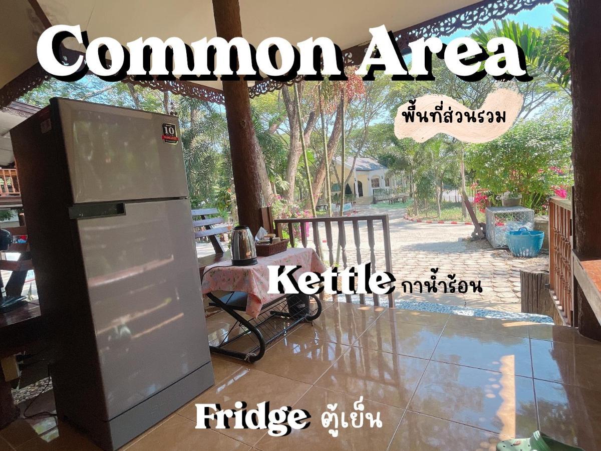 Rain Tree Cafe & Homestay Uthai Thani Bagian luar foto