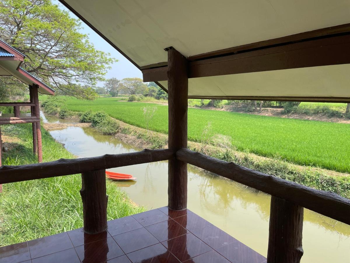 Rain Tree Cafe & Homestay Uthai Thani Bagian luar foto